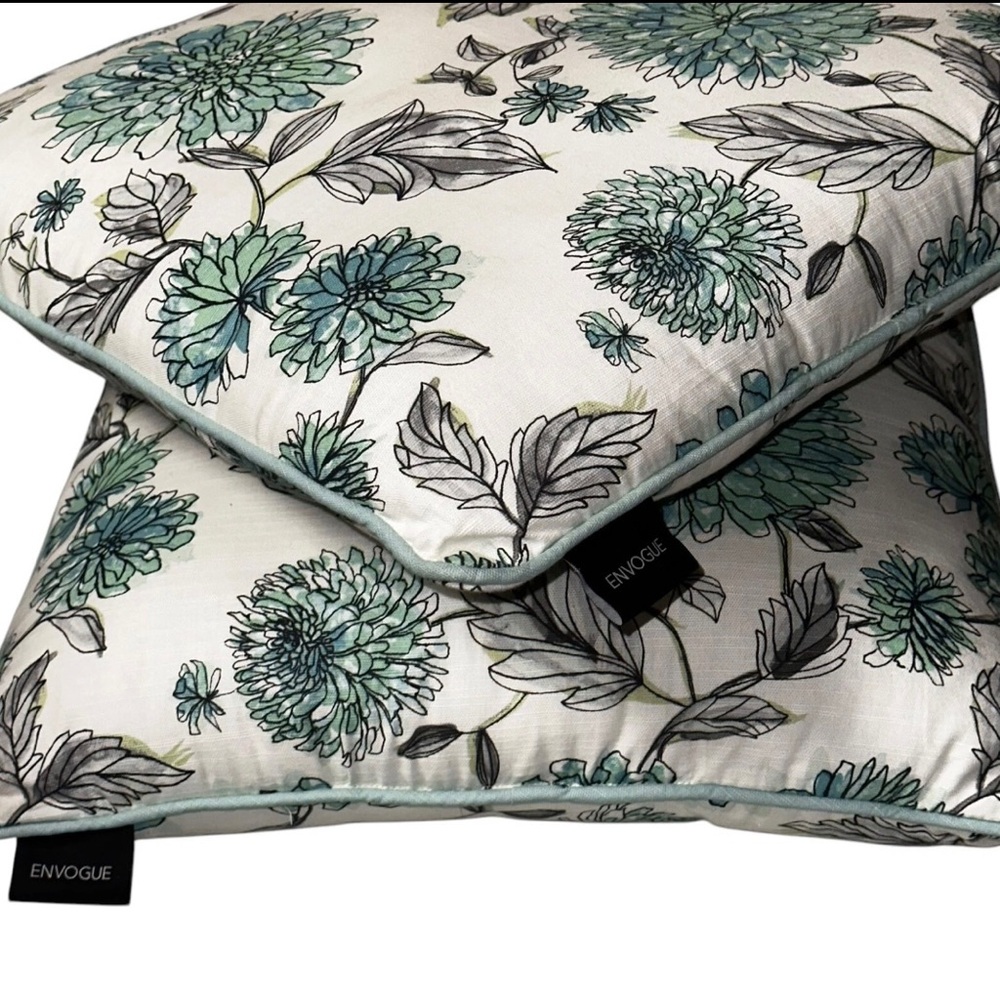 Floral Throw pillow Set Size 20x20 Envogue